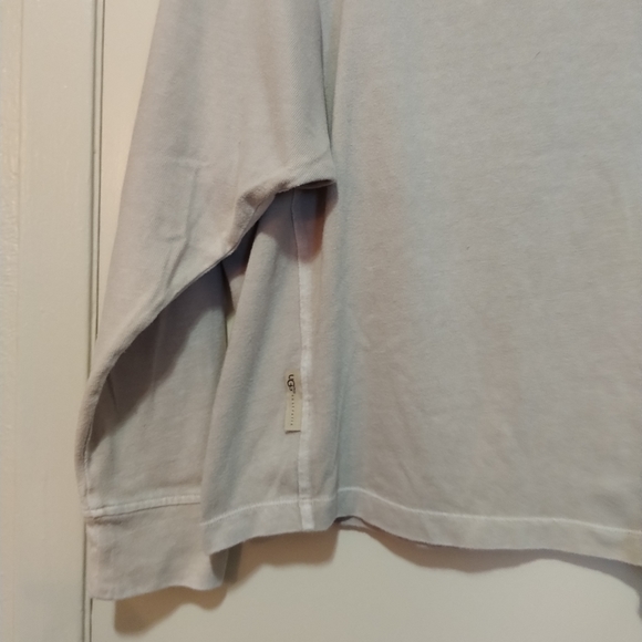 💙UGG Open Back Shirt (med only)💙 - Picture 8 of 11